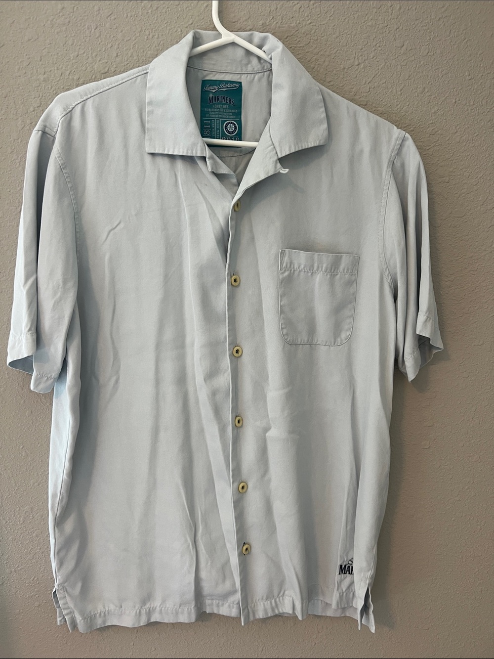 Mariners + Tommy Bahama Pale Blue Short Sleeve Button-Down Shirt mens size small